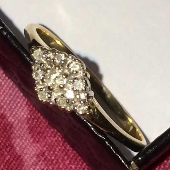 10k gold diamond ring. - Picture 2 of 16
